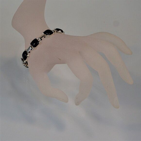 Black Beads Bracelet Faceted Square Beads In Silver Tone Settings - Picture 3 of 6